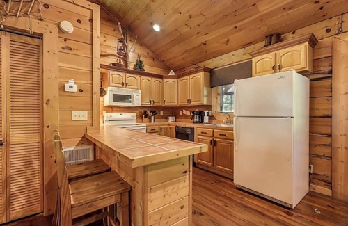 Tellico Plains Cabin | Cowboy cabin. Modern log cabin spacious studio with HOT TUB that will take you back in time.