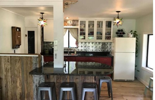 Fiddletown Cottage | Cowboy Cabin Rustic cottage near Wine Country