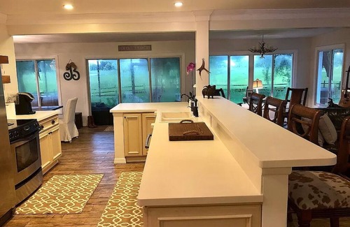 River Ranch House | ✨Cowboy Charm 🤠 Golf Cart Available 🌻Backyard Bliss 🌾River Ranch Access 🔑