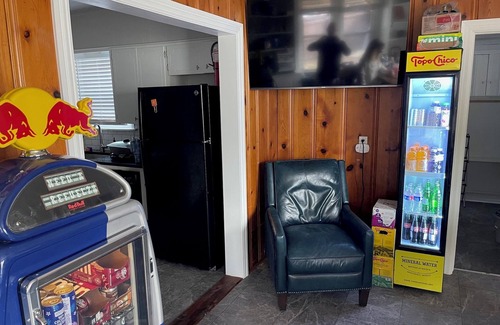Stillwater House | Cowboy Getaway.Spacious 4-bedroom house next to campus on University Drive