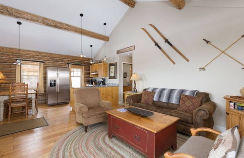 Big Sky Cabin | Cowboy Heaven Cabin - Alpine Escape - Ski-in/ski-out, Hot Tub, Amazing Views