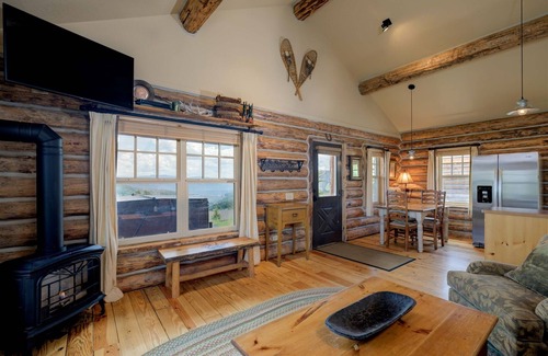 Big Sky Cabin | Cowboy Heaven Cabin - Alpine Escape - Ski-in/ski-out, Hot Tub, Amazing Views