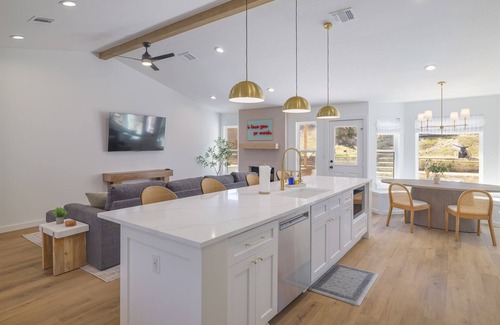 West Oak Hill House | Cowboy Ridge - Luxe & Serene Gem: Cowboy Pool - Games - Fire Pits - Sleeps 12