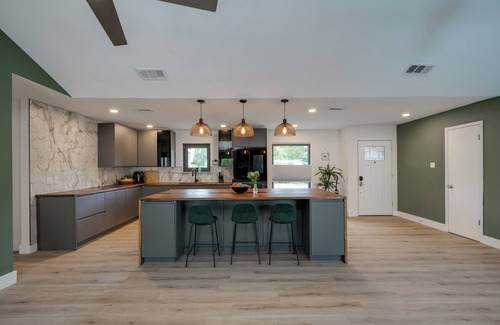 West Oak Hill House | Cowboy view with pool
