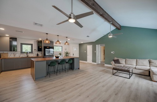 West Oak Hill House | Cowboy view with pool