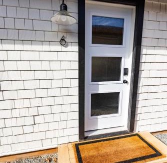 Lake Cowichan Hotel | Cowichan Lake Cottages -Riverside