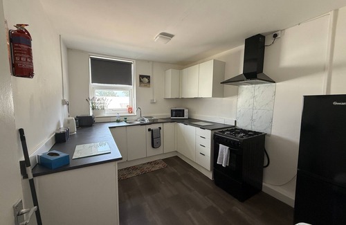 Gateshead House | Coxon - 5 Bdrm 4 beds Perfect 4 contractor