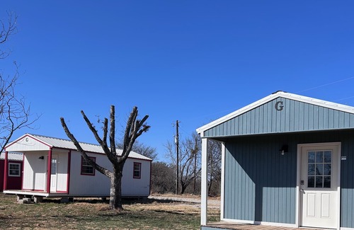 Richland Springs Cabin | Coyote Country Blue Cabin 1BR/1BA on the hill
