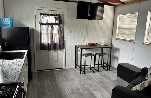 Richland Springs Cabin | Coyote Country White Cabin 1BR/1BA on a tall hill