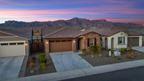 Gold Canyon Apartment | Coyote Sunset Retreat in the Desert - BBQ & Tennis