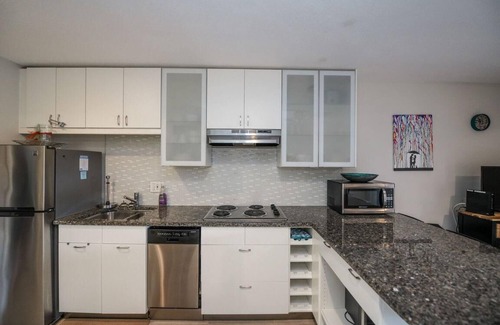 Bunker Oaks Condo | Cozy 1/1 Condo Overlooking the Groves Golf Course Community Pool