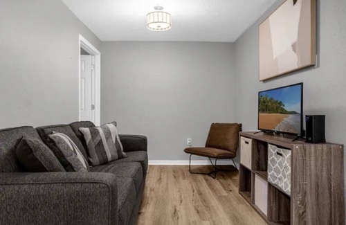 Bithlo House | Cozy 1/1 Guest Home Retreat