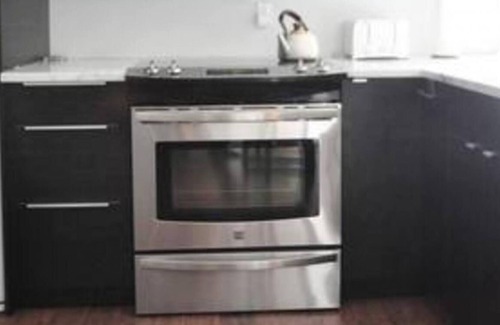 Upper Lonsdale House | Cozy 1 BD Suite Centrally Located North Vancouver