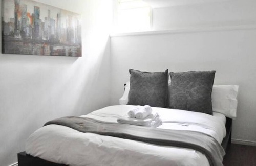 Upper Lonsdale House | Cozy 1 BD Suite Centrally Located North Vancouver