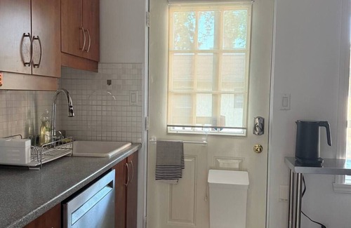 Gay Village Apartment | Cozy 1 bdrm in the Village! Walking distance to Old Port and the Plateau