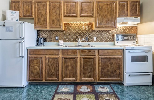 Vernon Apartment | Cozy 1 bed/1 Bath suite on the 2nd floor in the historical Carew House