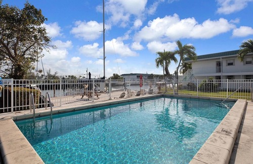 Marathon Condo | Cozy 1 bedroom 1 bath condo minutes from Sombrero beach.