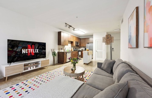 Del Rey Apartment | Cozy 1-bedroom apartment with parking and pool in awesome MdR