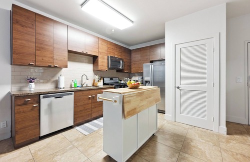 Del Rey Apartment | Cozy 1-bedroom apartment with parking and pool in awesome MdR