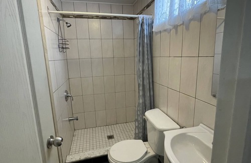 Richmond Hill Apartment | Cozy 1 Bedroom Apartment + Parking - Great for Toronto Commuters