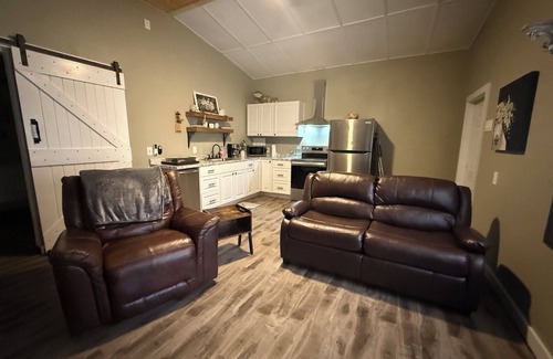 Clarksville Apartment | Cozy 1-bedroom apartment in charming Clarksville with WiFi, AC