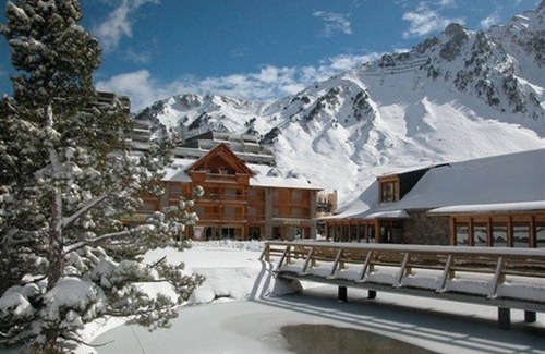 La Mongie Apartment | Cozy 1-Bedroom Apartment for 4 with Indoor Pool, Fitness Room, and Ski Access in the French Pyrenees