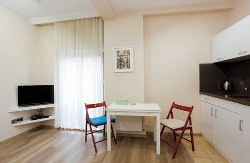 Pera Apartment | Cozy 1-bedroom apartment with WiFi, AC in beautiful Istanbul