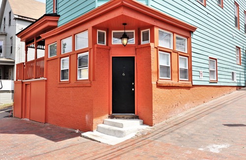 Valley Street Apartment | Cozy 1-bedroom apartment in awesome Portland with WiFi, AC