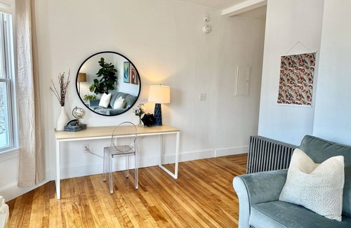 Valley Street Apartment | Cozy 1-bedroom apartment in awesome Portland with WiFi, AC