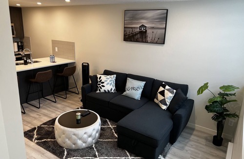 Keith Apartment | Cozy 1 bedroom apartment in Rockland Park NW Calgary