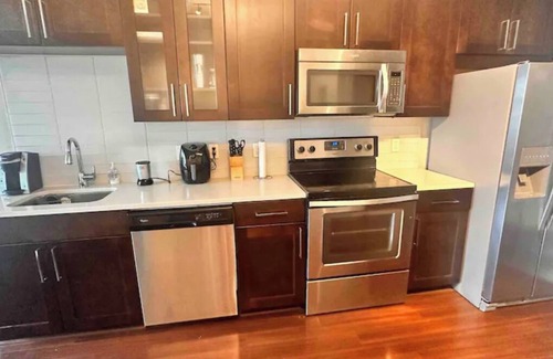 North Buckhead Apartment | Cozy 1-bedroom apartment in fabulous Buckhead Atlanta with WiFi, AC, fitness gym