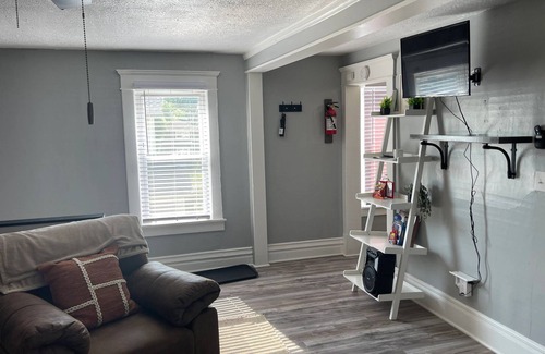Lansing Apartment | Cozy 1-bedroom apartment in Lansing