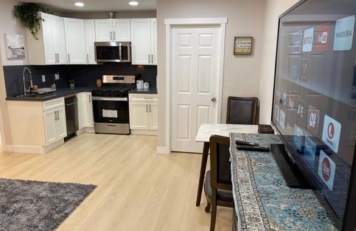 Lathrop House | Cozy 1-bedroom apartment suite with full kitchenette