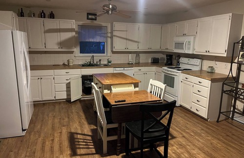Mineola Apartment | Cozy 1-bedroom apartment with WiFi, AC in fabulous Mineola