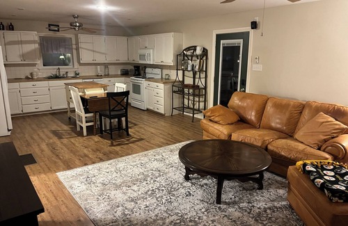 Mineola Apartment | Cozy 1-bedroom apartment with WiFi, AC in fabulous Mineola