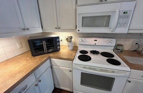Mineola Apartment | Cozy 1-bedroom apartment with WiFi, AC in fabulous Mineola