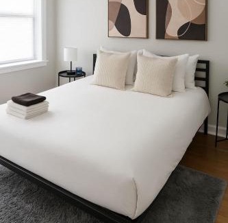 Chicago Apartment | Cozy 1-Bedroom Apartment - Sunnyside 2N