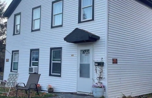 Utica Apartment | Cozy 1-bedroom apartment in charming Utica with AC, WiFi