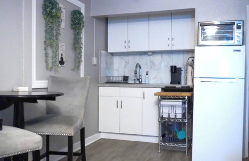 Clearwater Apartment | Cozy 1 Bedroom Apt - 6 miles from Clearwater Beach