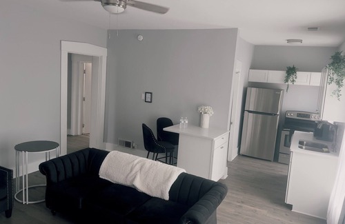 Georgetown Apartment | Cozy 1-bedroom apt in Victorian Era House minutes walking to Downtown Lexington