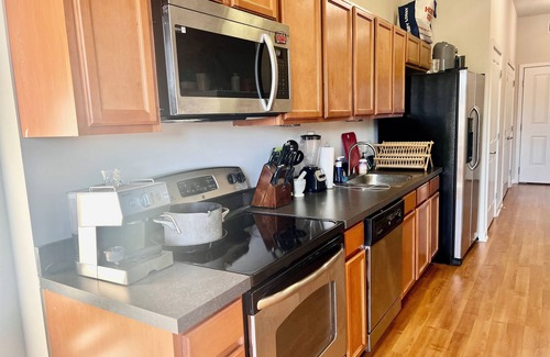 Riverfront Apartment | Cozy 1-bedroom apt on the beautiful Wilmington Riverfront with fitness room