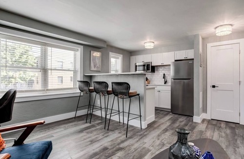 Country Club Plaza Area Apartment | Cozy 1 Bedroom Condo On The Plaza 47
