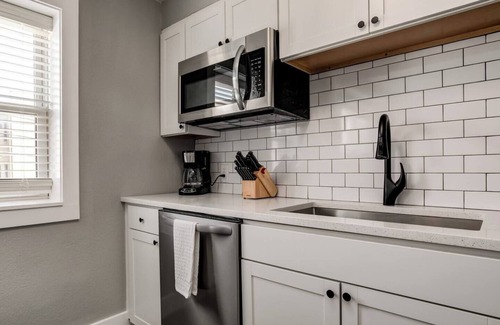 Country Club Plaza Area Apartment | Cozy 1 Bedroom Condo On The Plaza 47