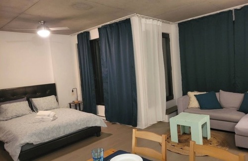 Griffintown Condo | Cozy 1-bedroom condo in charming Griffintown with rooftop pool, fitness room