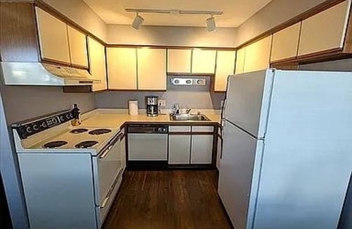 Clawson Condo | Cozy 1-bedroom condo near downtown Clawson with WiFi, AC