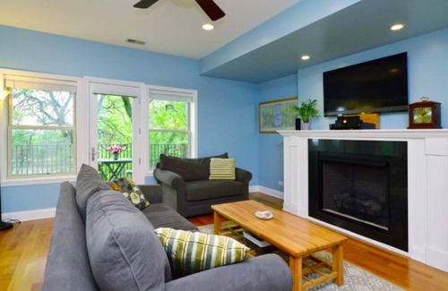 Forestview Apartment | Cozy 1 Bedroom Condo overlooking Lake Michigan 🏖