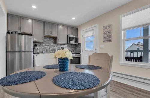 Ortley Beach Condo | Cozy 1-bedroom condo in Lavallette, located 1 block from beach