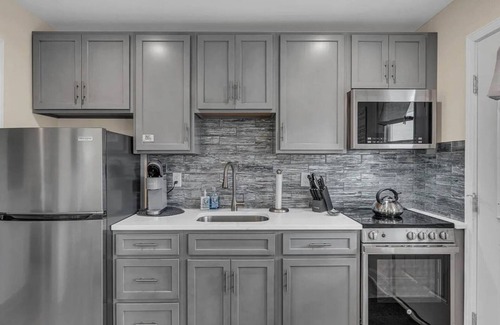 Ortley Beach Condo | Cozy 1-bedroom condo in Lavallette, located 1 block from beach