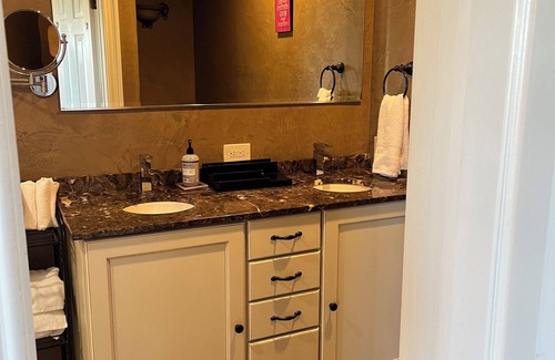 Town of Southeast Condo | Cozy 1-bedroom condo with fireplace and WiFi in enjoyable Brewster NY