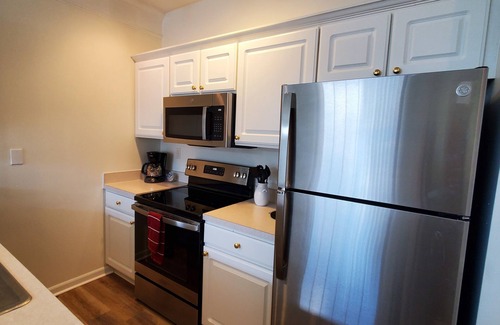 Dublin Apartment | Cozy 1-bedroom corporate apartment in fabulous Dublin with WiFi, Roku!